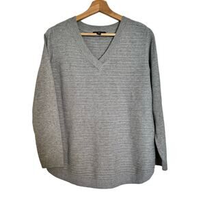 Hilary Radley Sweater Women's Size M Gray V-neck Pullover Long Sleeve Rib Knit